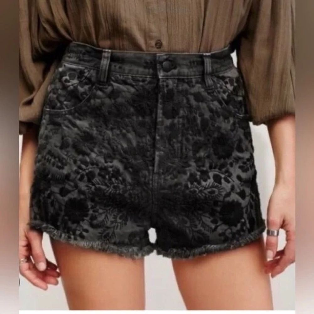 Free People‎ Etienne Fields Black/Black Floral Embroidered Hi Waist Short…